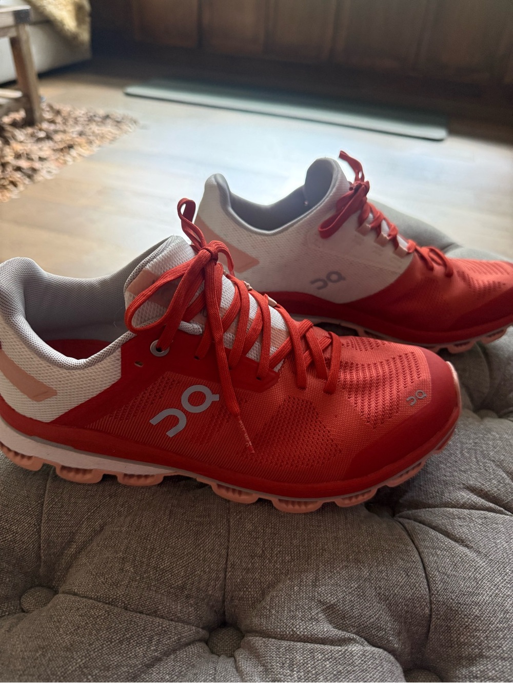 On cloud Running Women's 10 Cloudsurfer
